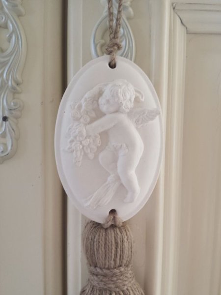 画像4:  マチルドエム・タッセル付きメダリオン (4)