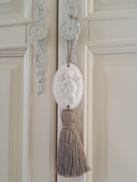 画像3:  マチルドエム・タッセル付きメダリオン (3)