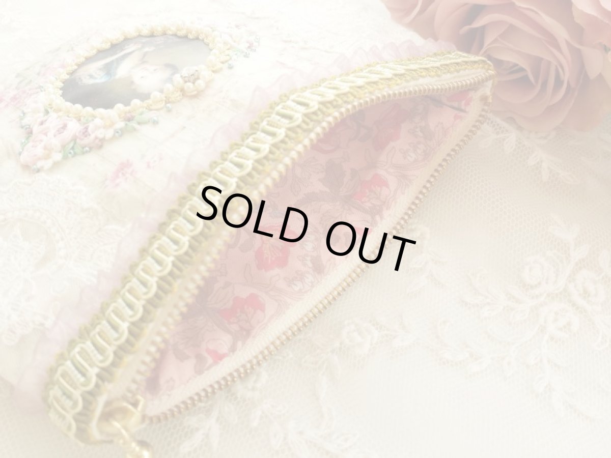 画像3: 【キットの完成品】ブルードレスの婦人のポーチ (3)