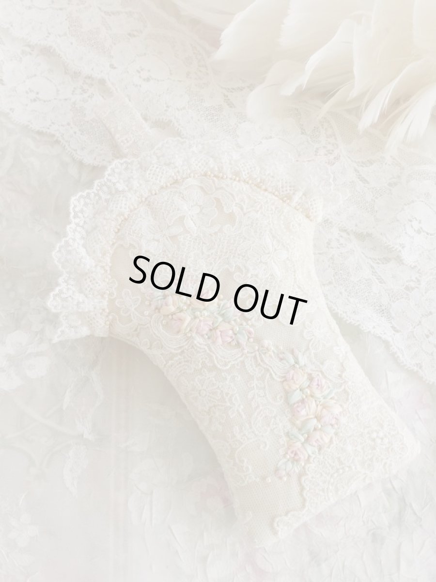 画像2: レースたっぷりリボン刺繍のバスケット型ポーチ完成品 (akiko) (2)