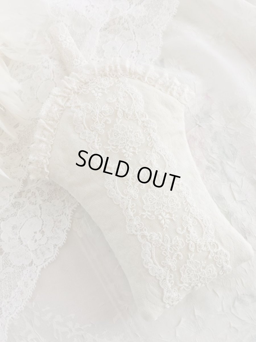 画像2: レースたっぷりリボン刺繍のバスケット型ポーチ完成品 (akiko) (2)