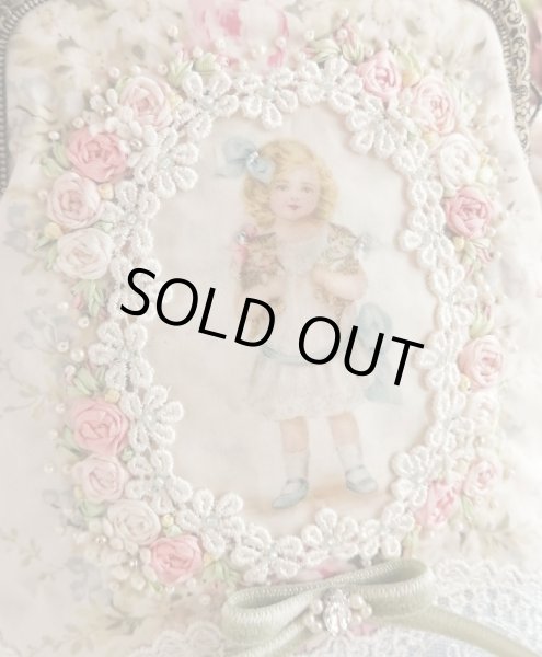 画像2: 猫を抱いた女の子のポーチ完成品　 (akiko) (2)