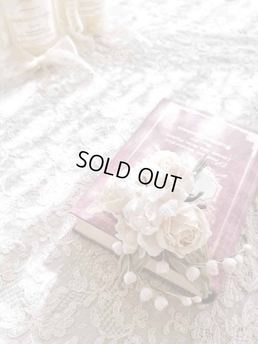 画像2: 布花　〜3つの薔薇とスズランのコサージュ〜 (2)