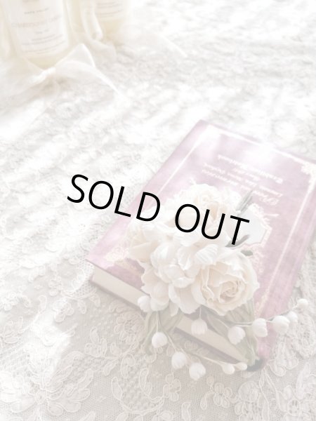 画像2: 布花　〜3つの薔薇とスズランのコサージュ〜 (2)