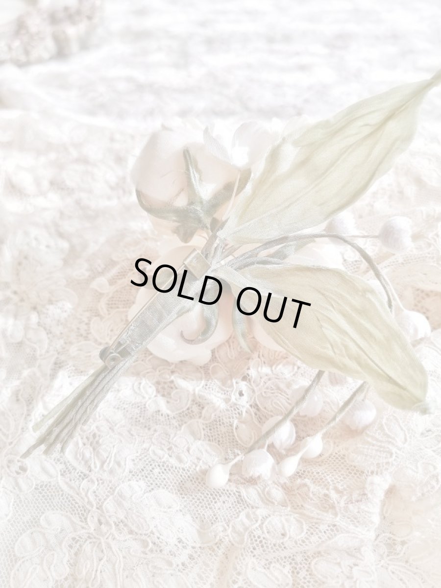 画像3: 布花　〜3つの薔薇とスズランのコサージュ〜 (3)