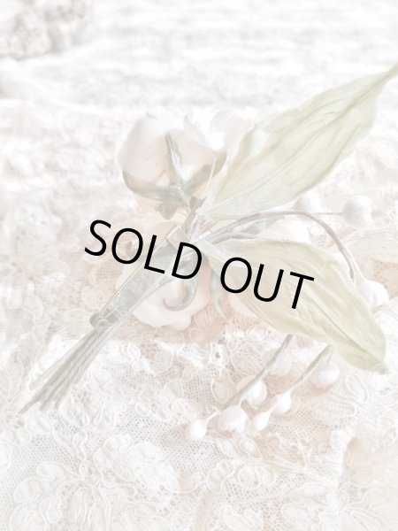 画像3: 布花　〜3つの薔薇とスズランのコサージュ〜 (3)