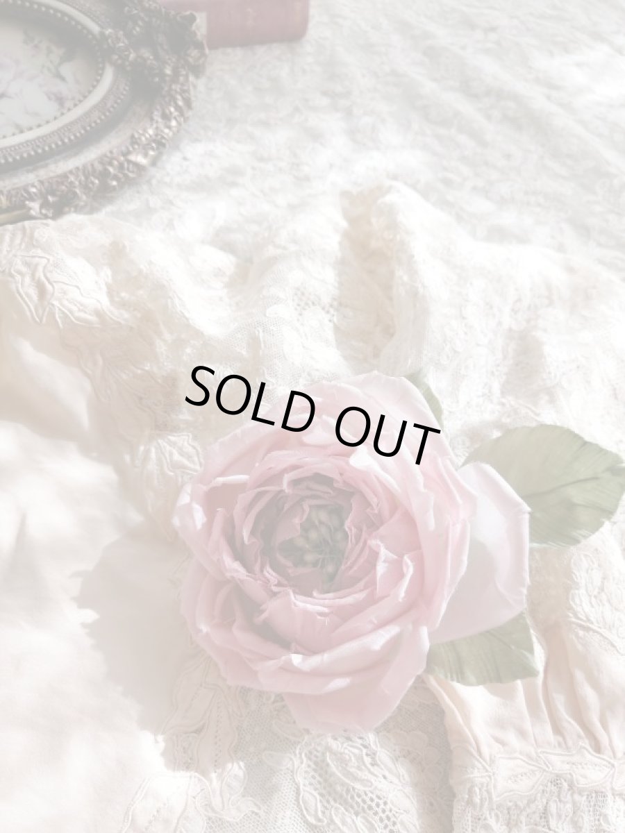 画像1: 布花　〜クラシカルローズのコサージュ〜 (1)