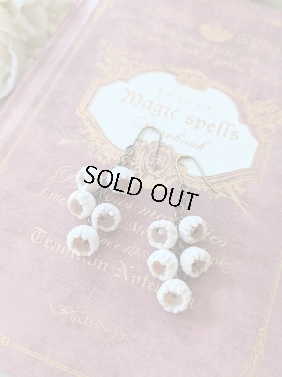 画像1: 布花　〜スズランのピアス〜　古美 (1)