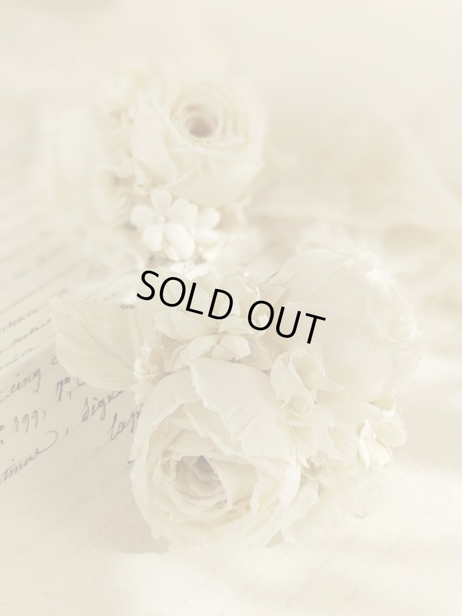 画像1: 布花　〜白薔薇のコサージュ〜 (1)