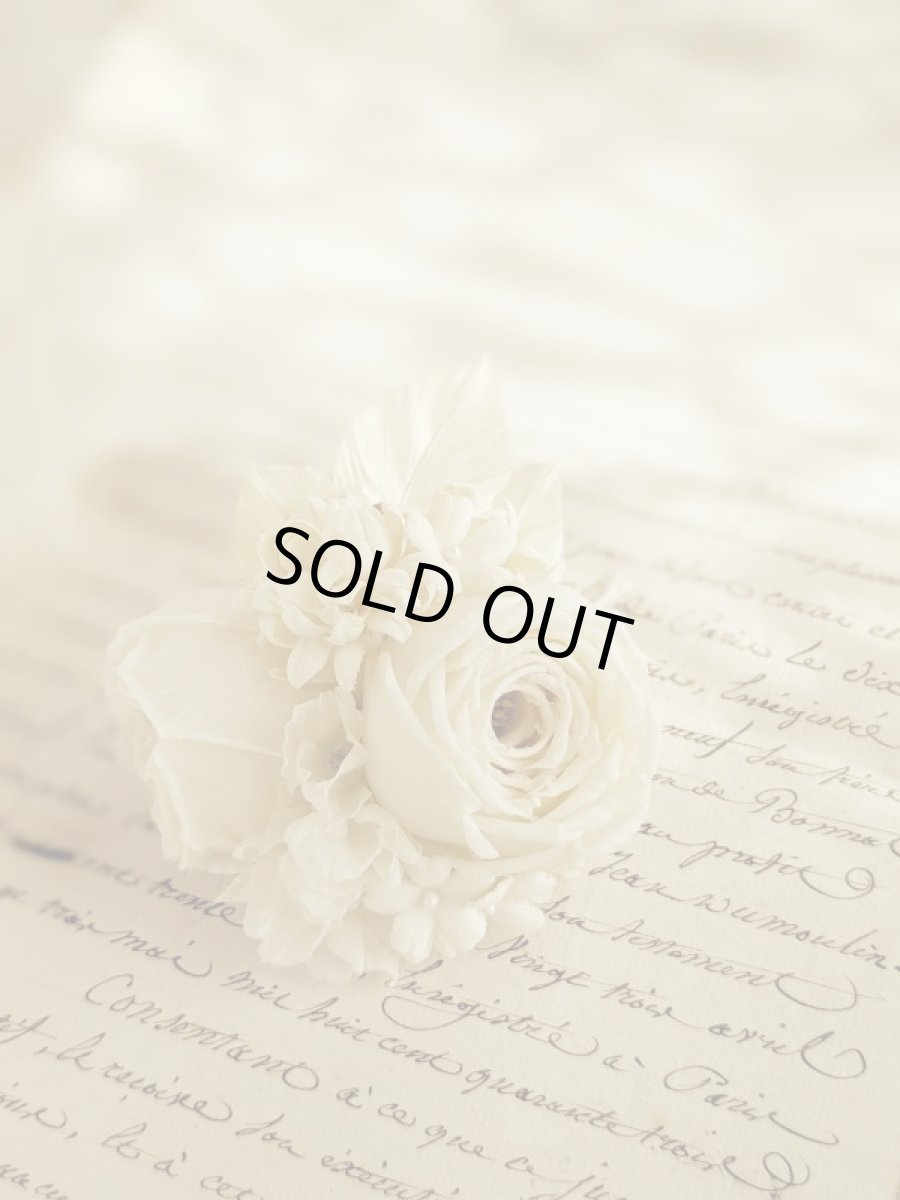 画像3: 布花　〜白薔薇のコサージュ〜 (3)