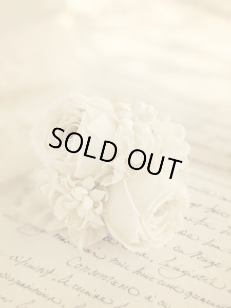 画像4: 布花　〜白薔薇のコサージュ〜 (4)