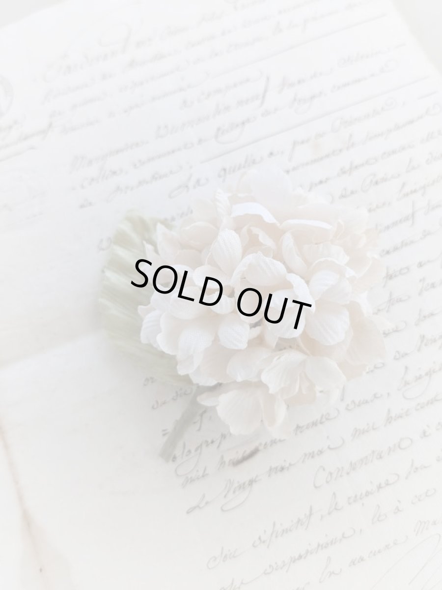 画像3: 布花　〜優しいクリーム色の紫陽花のコサージュ〜 (3)