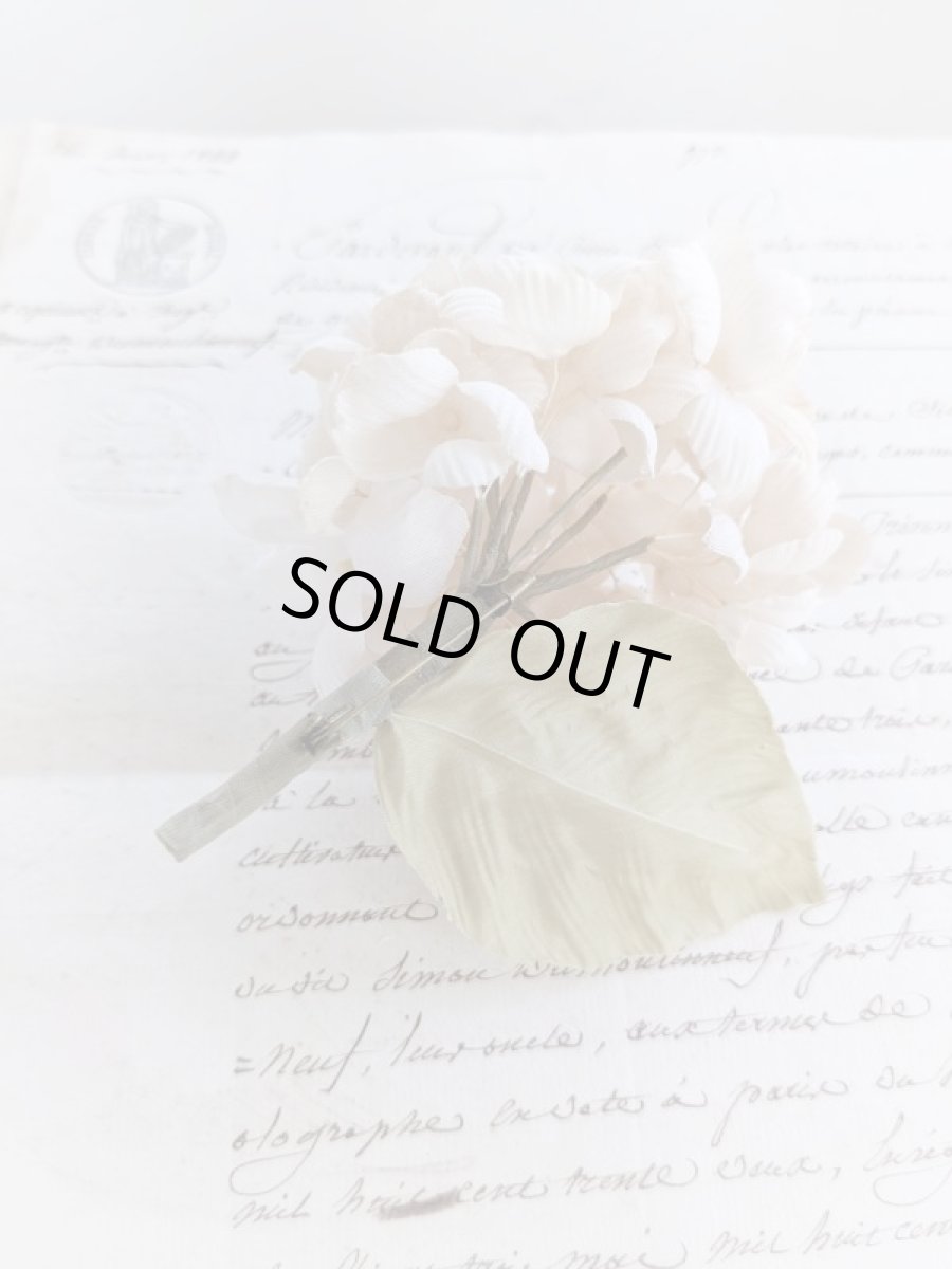 画像4: 布花　〜優しいクリーム色の紫陽花のコサージュ〜 (4)