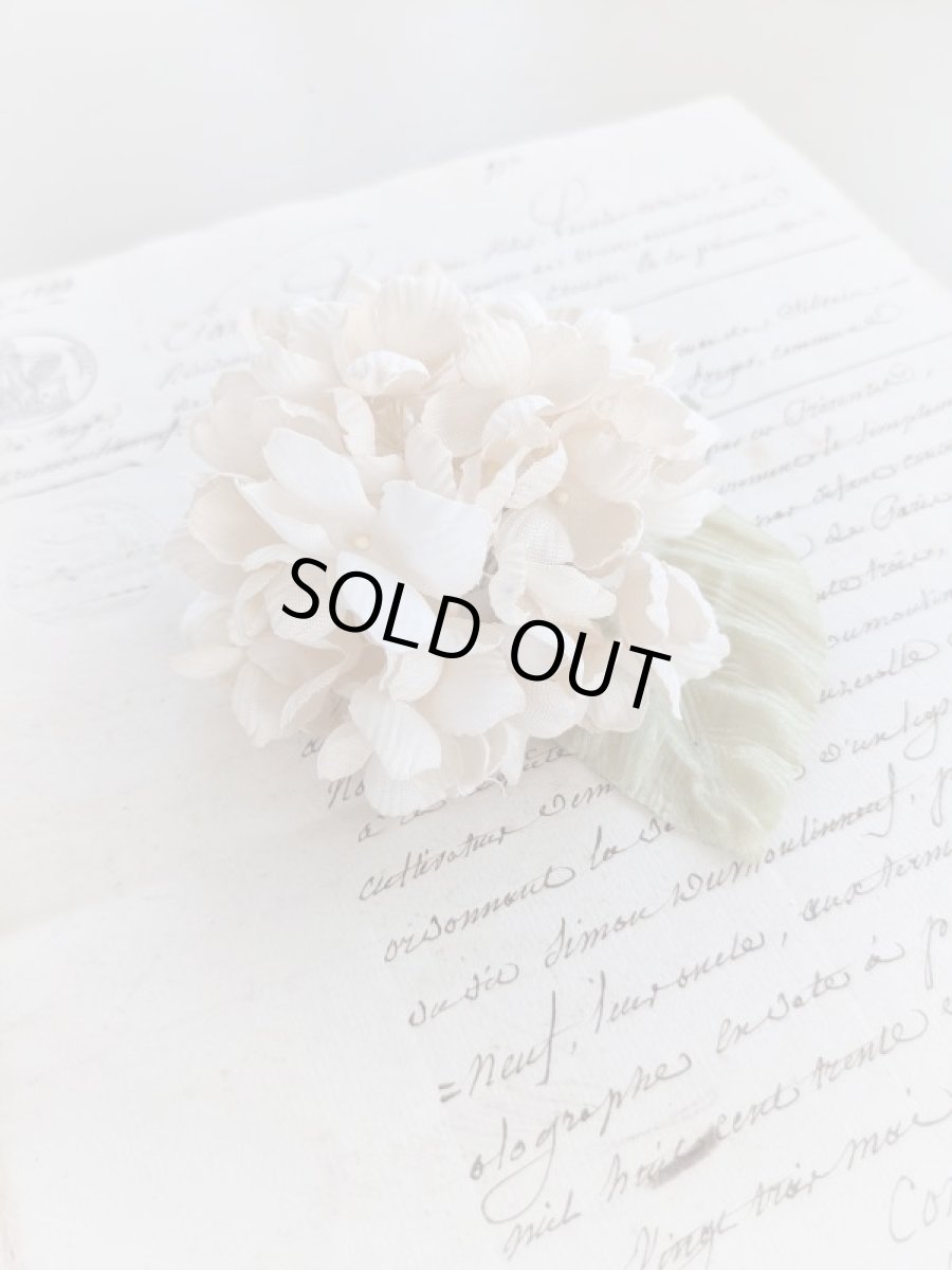 画像6: 布花　〜優しいクリーム色の紫陽花のコサージュ〜 (6)