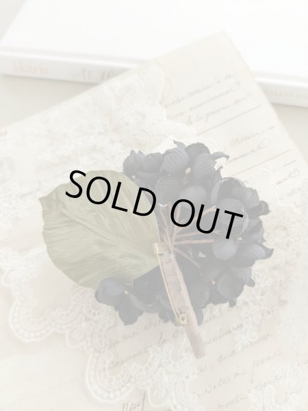 画像3: 布花　〜シックな大人色黒の紫陽花のコサージュ〜 (3)