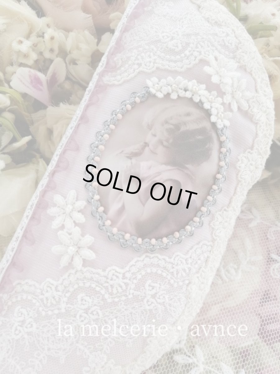 画像2: 【キットの完成品】小鳥と少女のポーチ (2)