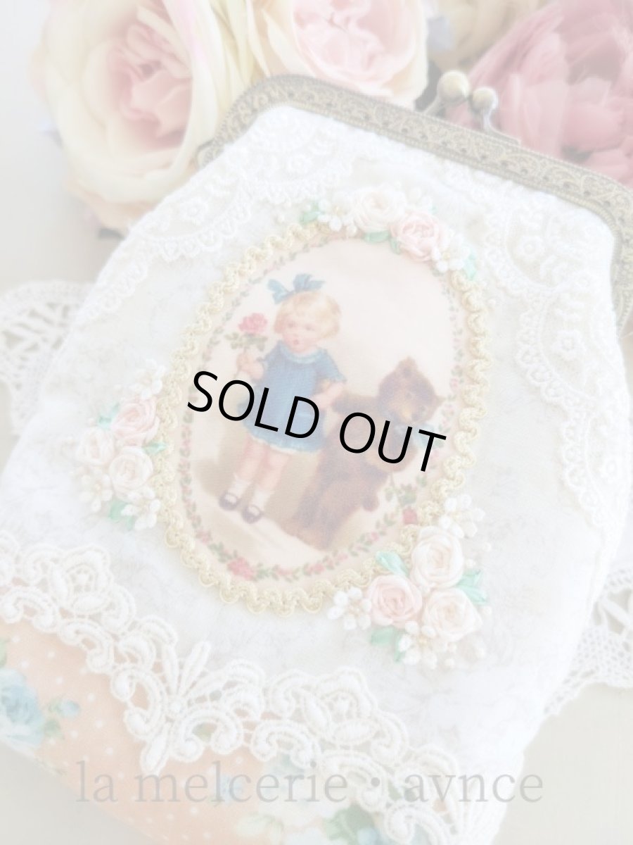 画像1: 【キットの完成品】ベアと女の子の口金ポーチ (1)