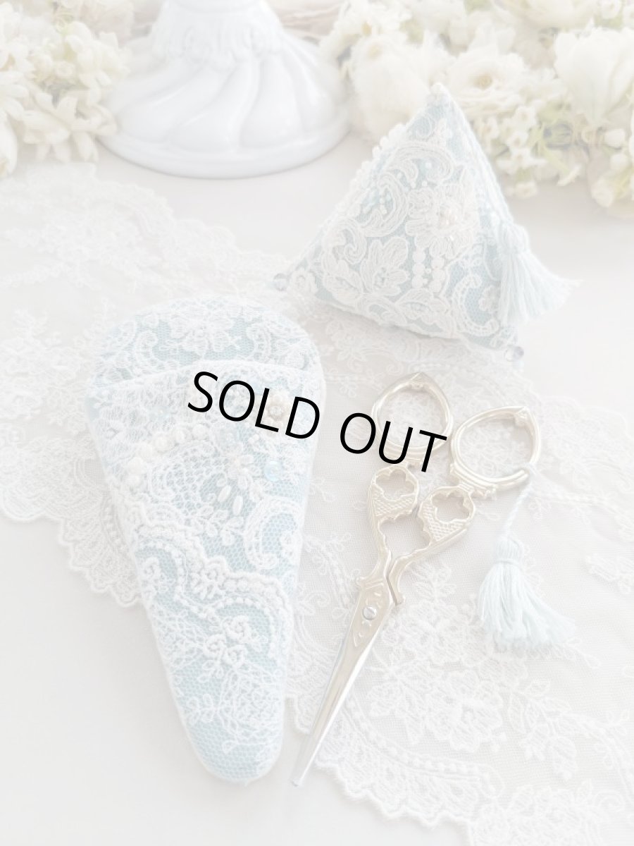 画像1: ピンクッションとハサミケース　オマケのハサミ付き　B　完成品　 (akiko) (1)