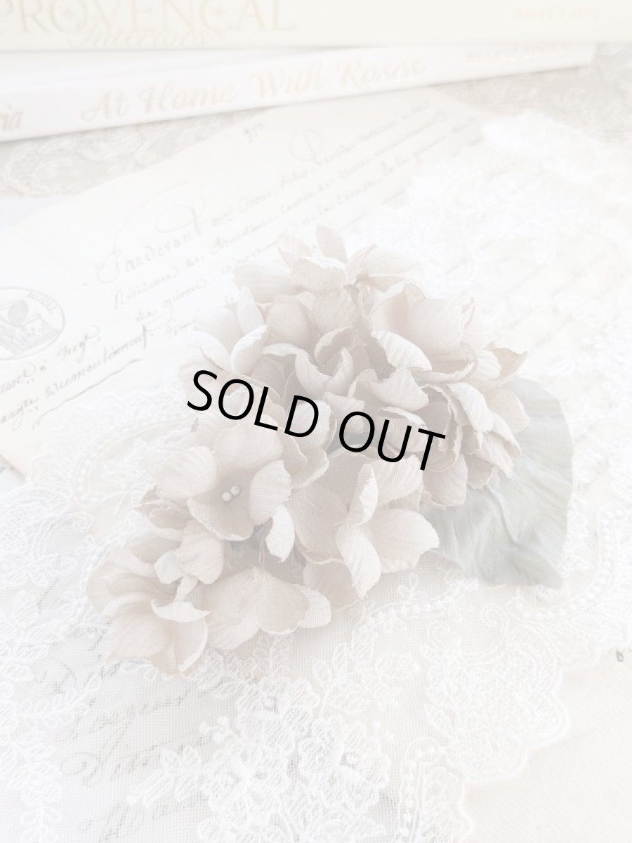 画像2: 布花　〜シックベージュの紫陽花のブーケ〜 (2)