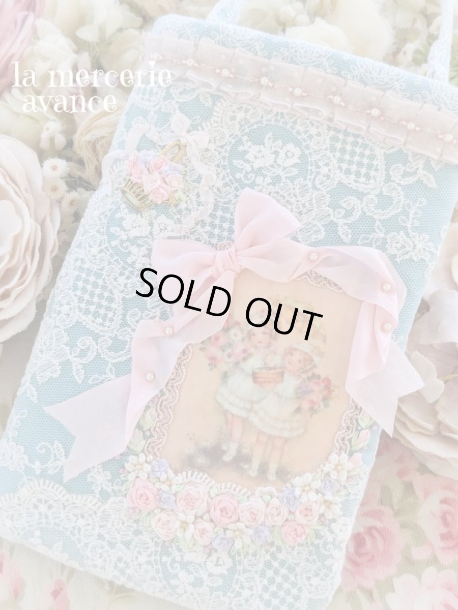 画像1: シルクリボンローズバスケットのスマホポーチ (akiko) (1)