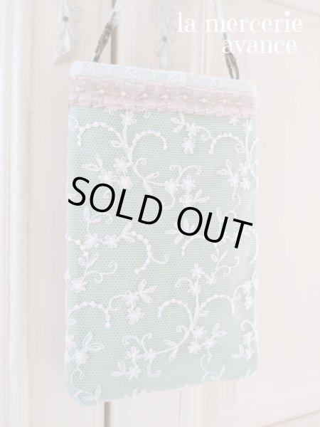 画像4: 薔薇の刺繍がたっぷりのスマホポーチA (akiko) (4)