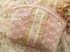 画像2: 花かごを持つ婦人のポーチ キット			 (2)