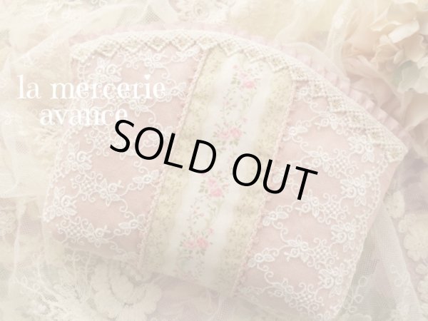 画像2: 花かごを持つ婦人のポーチ キット			 (2)