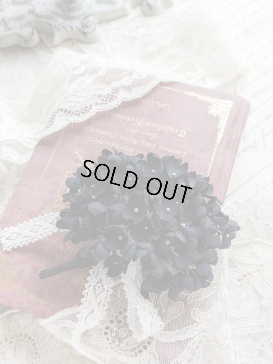 画像2: 布花　〜大人ブラックの紫陽花のコサージュ〜 (2)