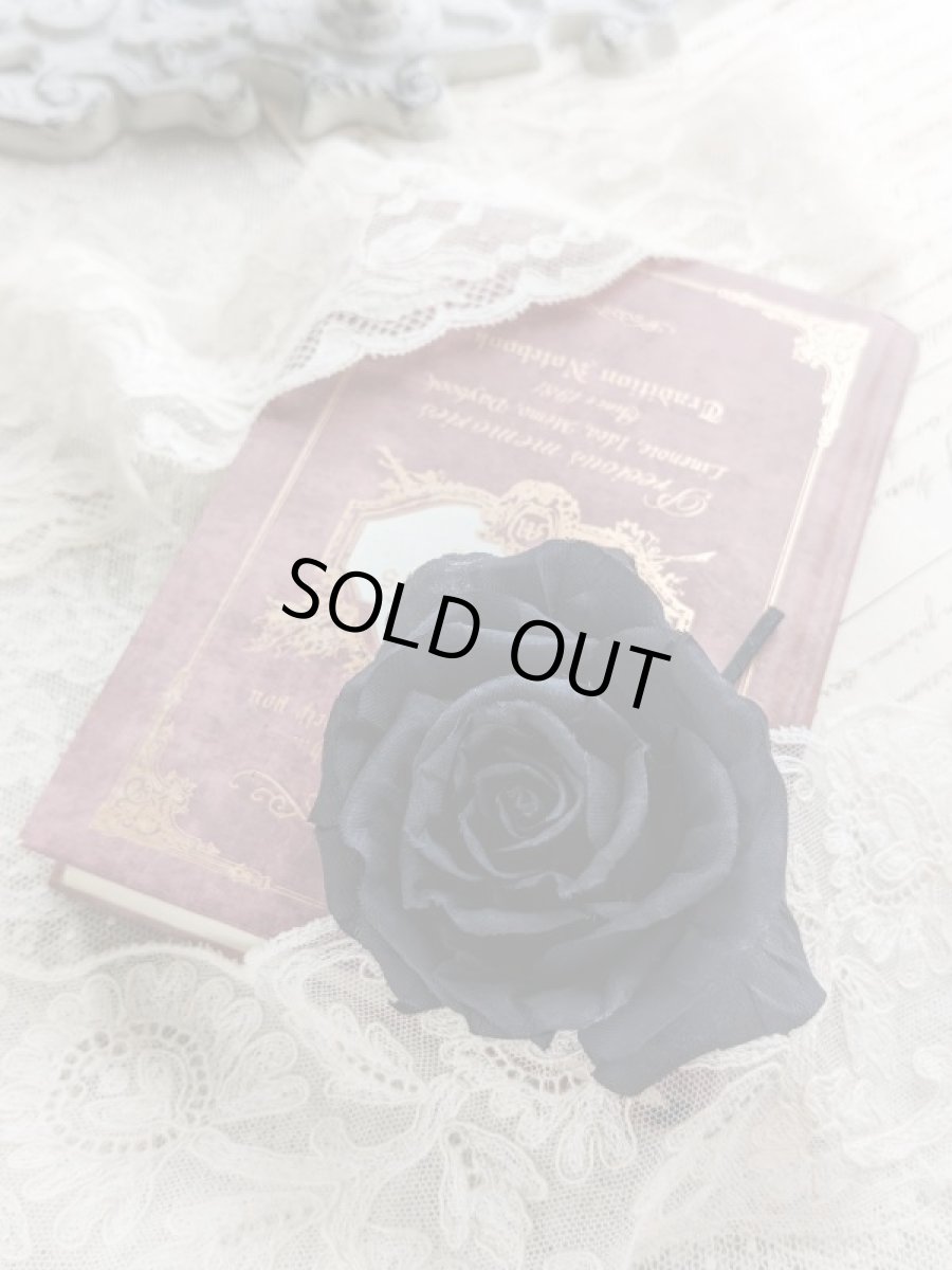 画像1: 布花　〜大人ブラックの薔薇のコサージュ〜 (1)