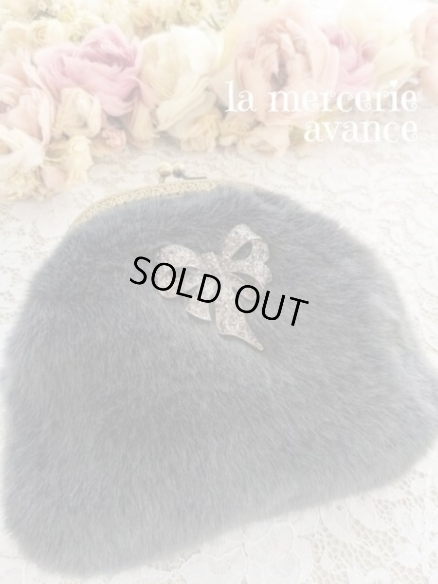 画像2: 【完成品】エコファーのリボンのブローチ付き口金バッグ　 (akiko) 　 (2)