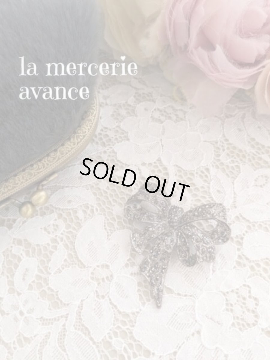 画像4: 【完成品】エコファーのリボンのブローチ付き口金バッグ　 (akiko) 　 (4)