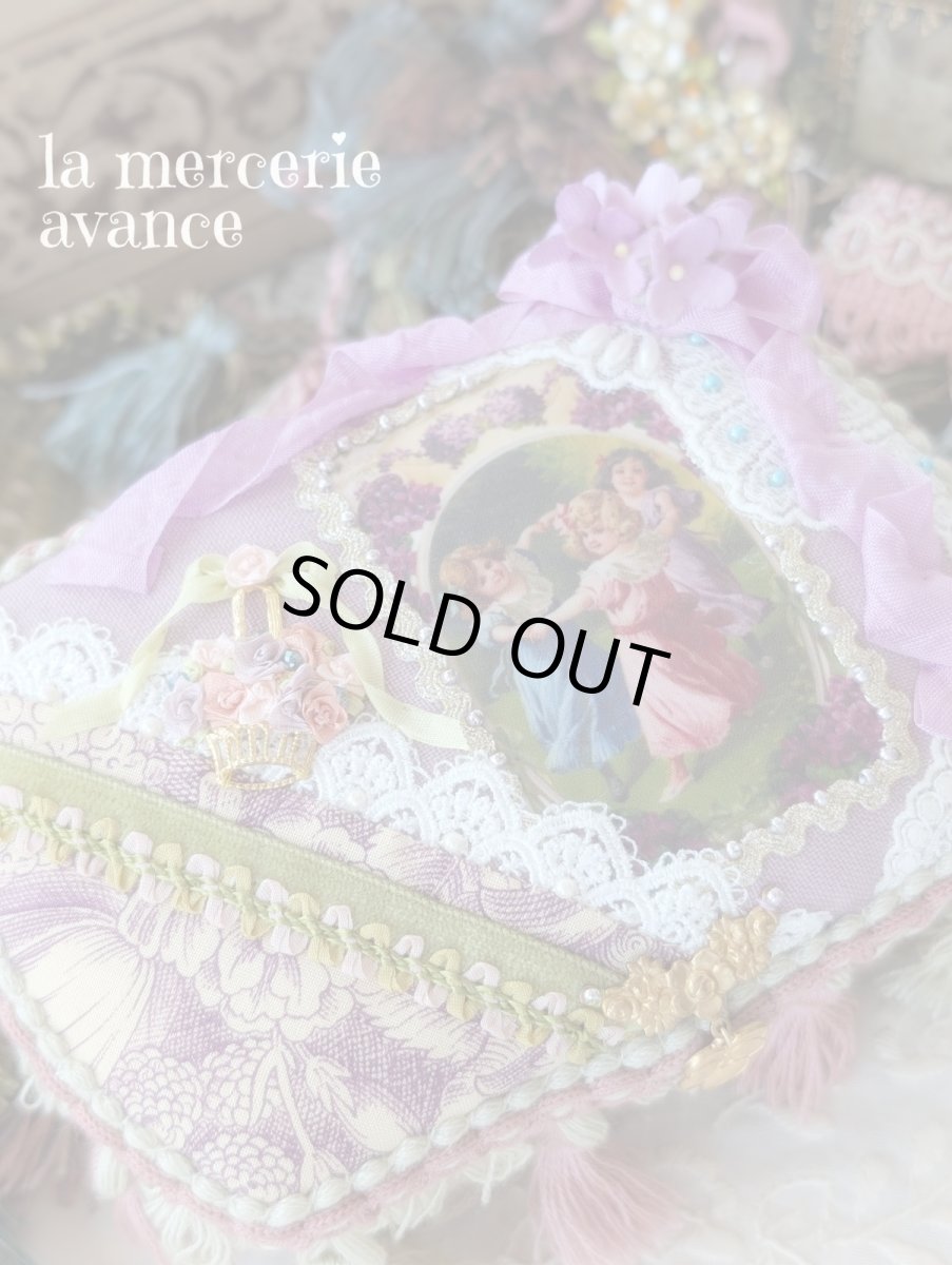 画像1: 【完成品】スミレのブラスチャームがキュートなボックス(akiko)　送料無料 (1)