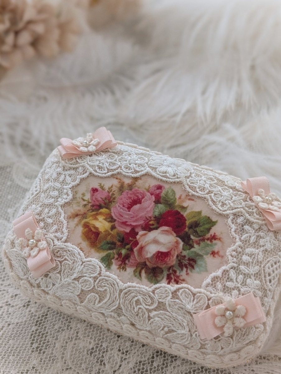 画像2: 手のひらに収まる小さなアクセサリーケースです〜アンティークローズ〜【完成品】 (2)