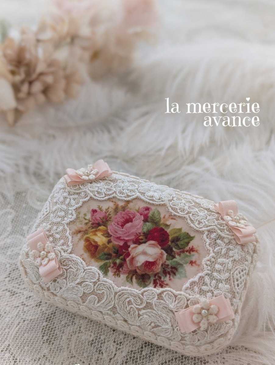 画像1: 手のひらに収まる小さなアクセサリーケースです〜アンティークローズ〜【完成品】 (1)