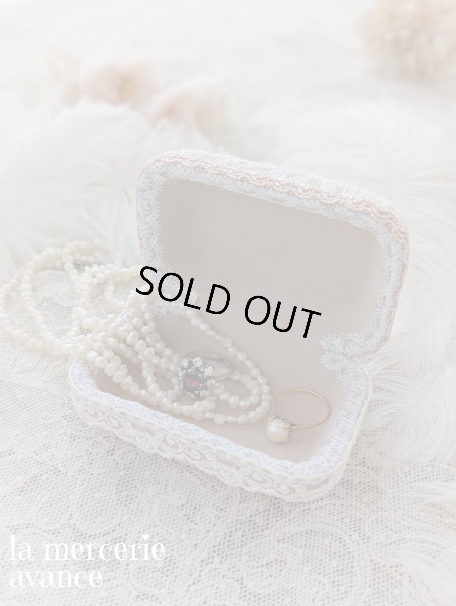 画像4: 手のひらに収まる小さなアクセサリーケースです〜アンティークローズ〜【完成品】 (4)