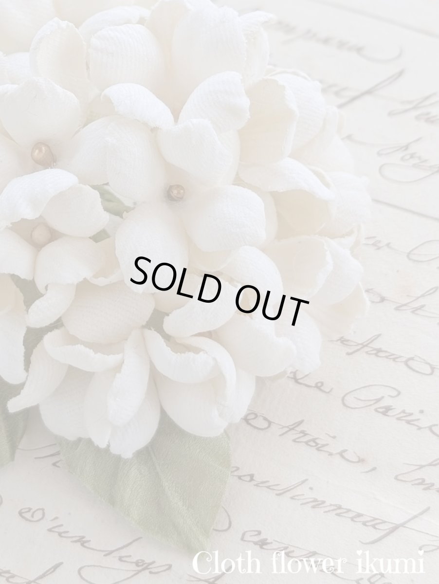 画像2: 優しいクリーム色の紫陽花のコサージュ (2)