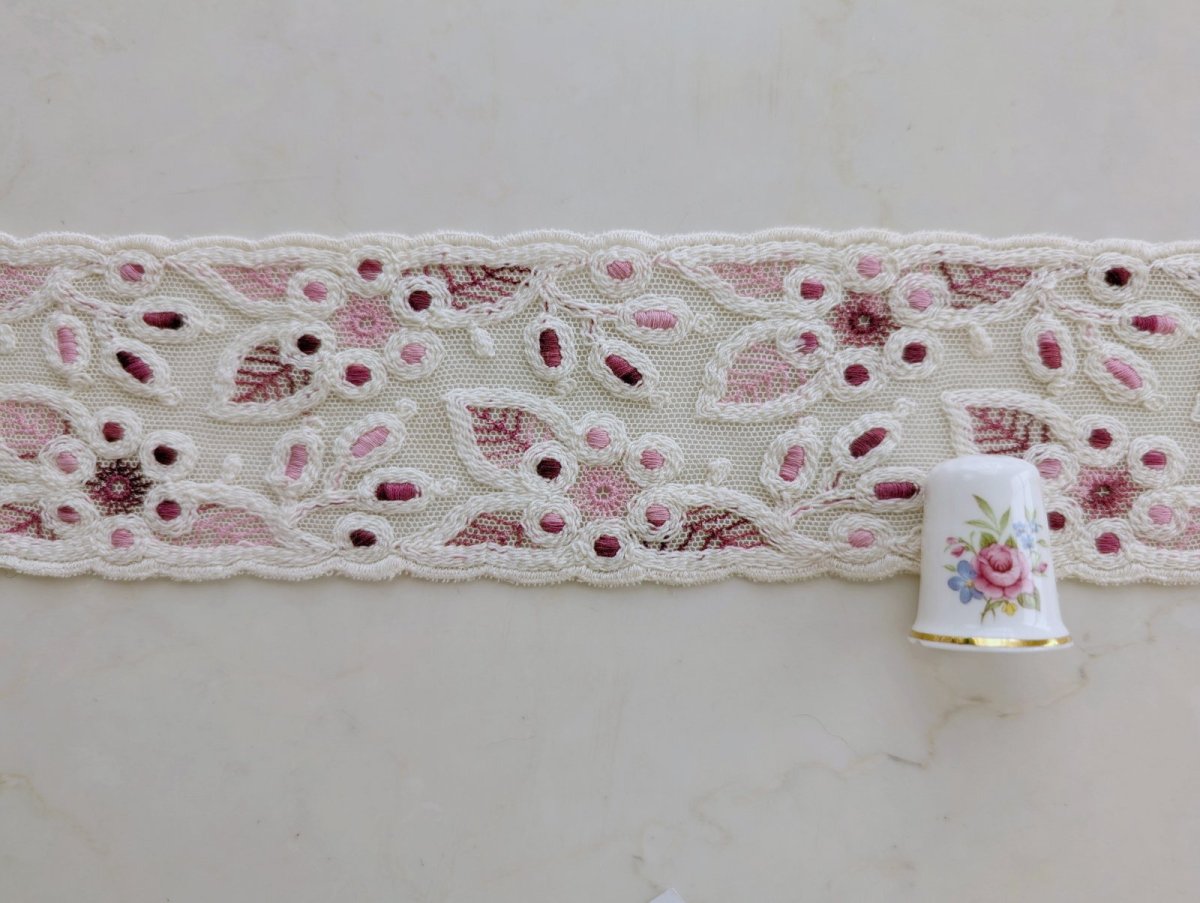 画像3: フランス製 刺繍チュールレース（生成り×淡サーモンピンク）30cm　単位 (3)