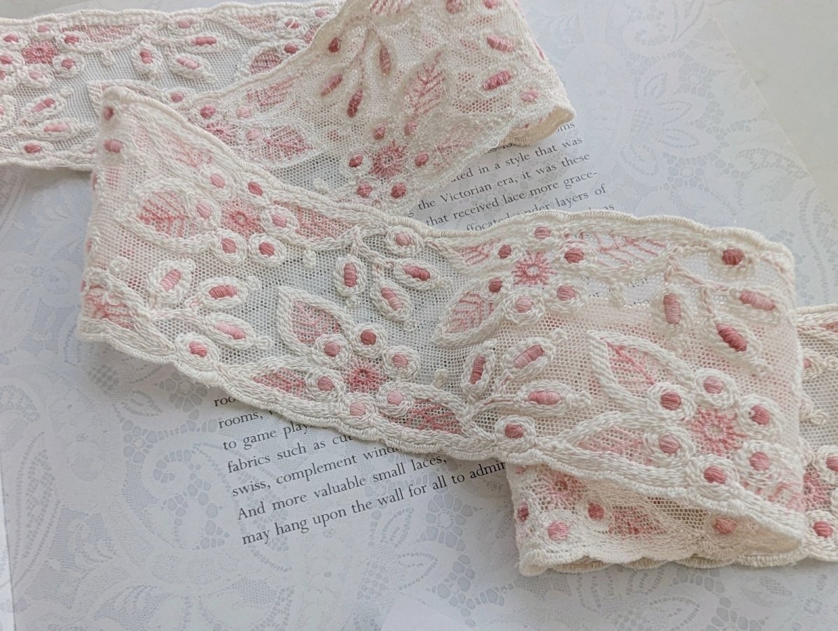 画像1: フランス製 刺繍チュールレース（生成り×濃いローズピンク）30cm　単位 (1)