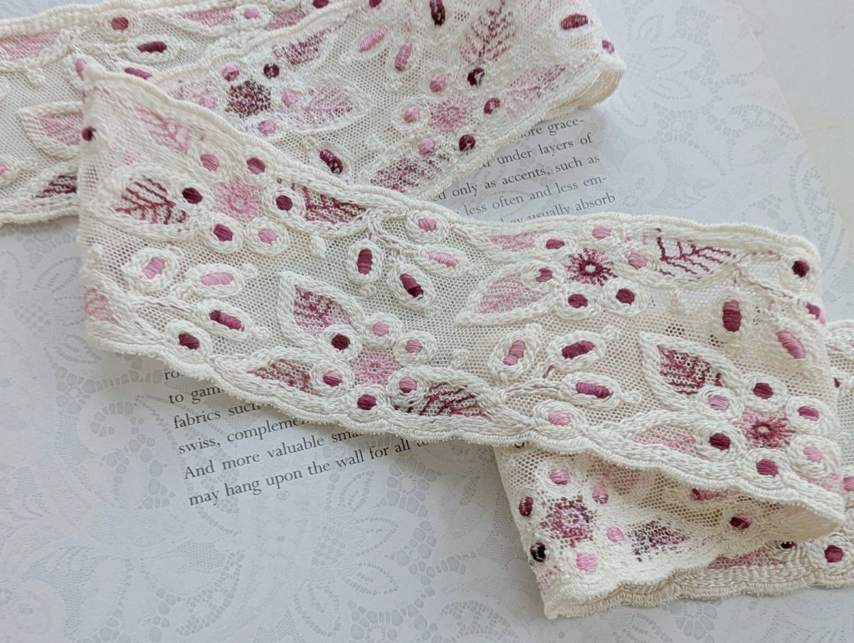 画像1: フランス製 刺繍チュールレース（生成り×淡サーモンピンク）30cm　単位 (1)