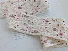 画像1: フランス製 刺繍チュールレース（生成り×淡サーモンピンク）30cm　単位 (1)