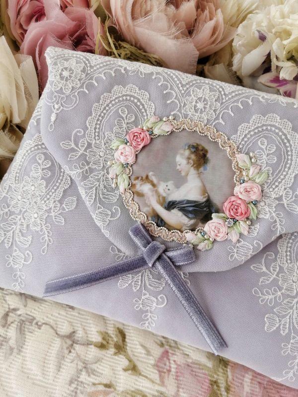 ネコと婦人の綿サテンのポーチのキットができました メルスリー アヴァンセ レース リボン ブレード コットン ヴィクトリアンキット オリジナル アイロン転写シート